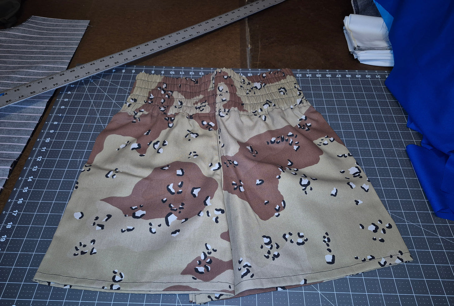 (L) Pro style desert camouflage shorts